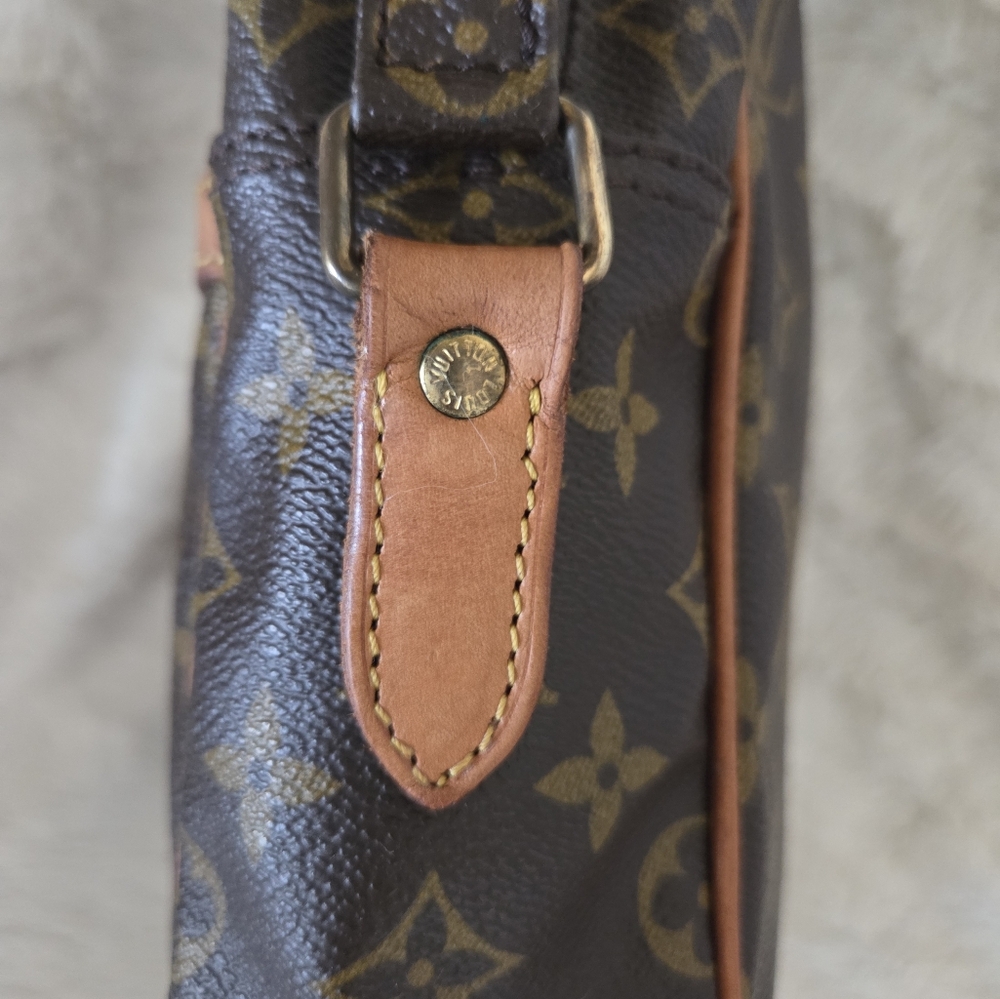Louis Vuitton Danube bag 11x8x3 - Picture 8 of 13